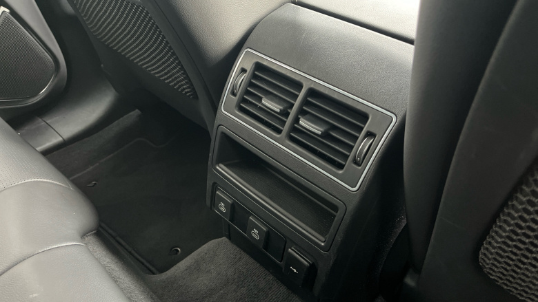 Jaguar F-Pace 3.0 D300 R-Dynamic SE Black 90th Anniv 5dr Auto Diesel Estate